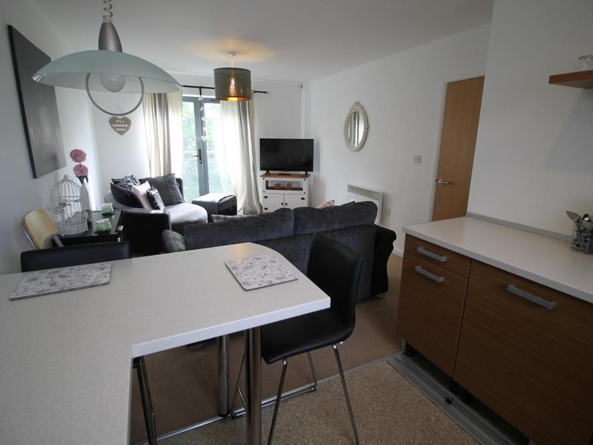 Radyr Place Apartments By Cardiff Holiday Homes Zewnętrze zdjęcie