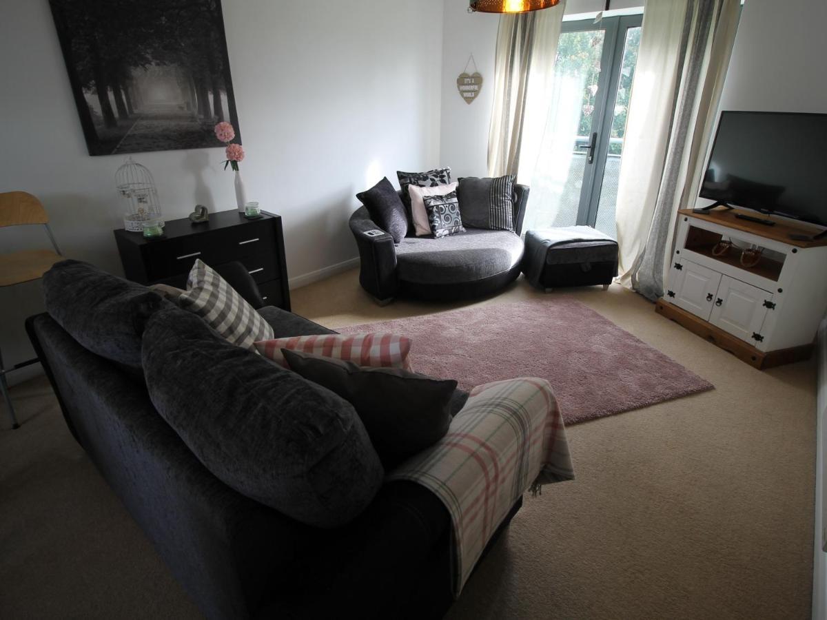 Radyr Place Apartments By Cardiff Holiday Homes Zewnętrze zdjęcie