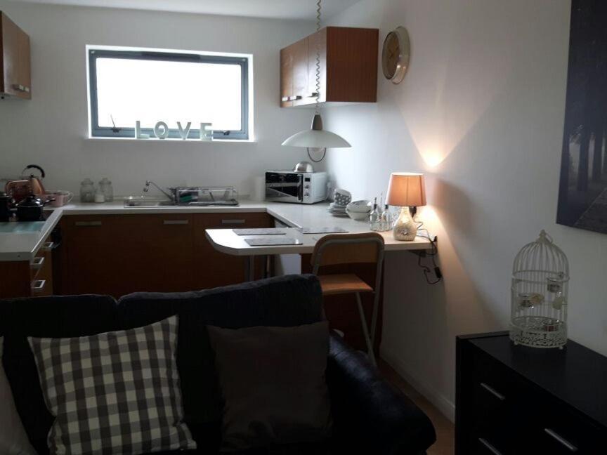 Radyr Place Apartments By Cardiff Holiday Homes Zewnętrze zdjęcie