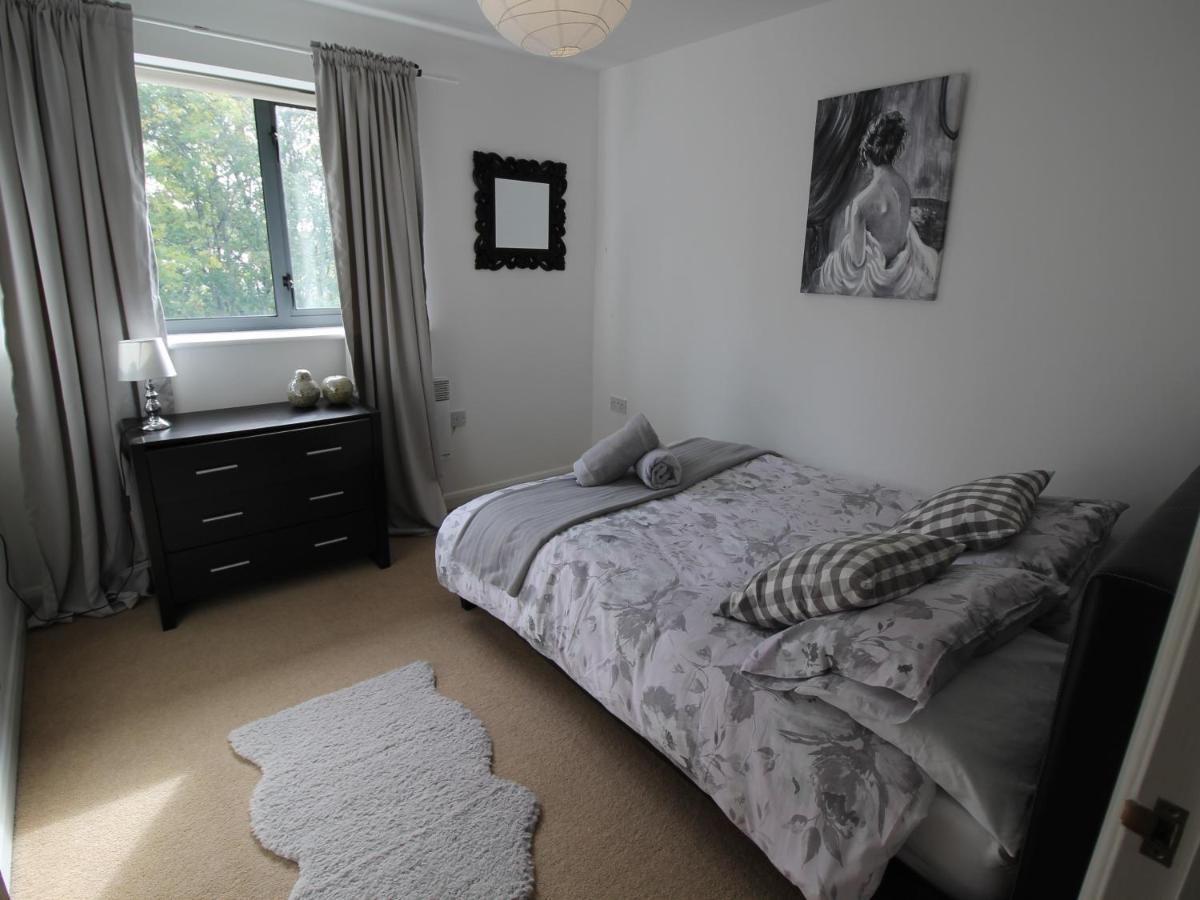 Radyr Place Apartments By Cardiff Holiday Homes Zewnętrze zdjęcie