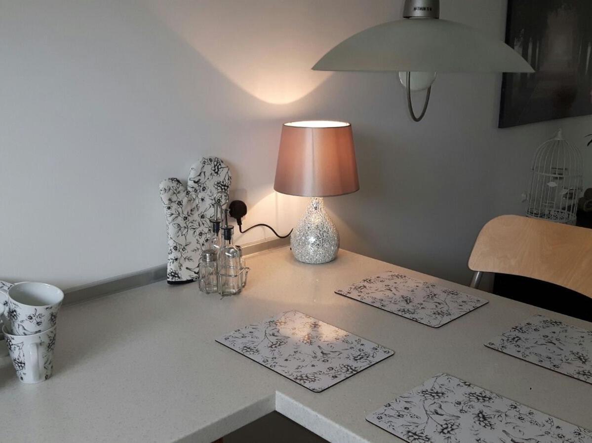 Radyr Place Apartments By Cardiff Holiday Homes Zewnętrze zdjęcie